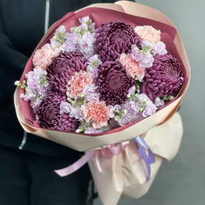 Букет "Софи" из хризантем Бигоуди, диантусов и ароматных маттиол в Протвино