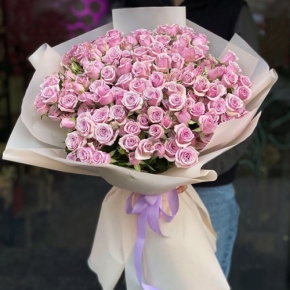 Букет из 25 лиловых кустовых роз (60 см) в Протвино