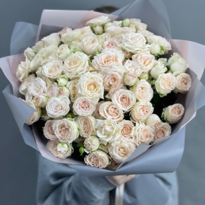 Букет "Кремовый микс" из 25 кустовых роз (50 см) в Протвино