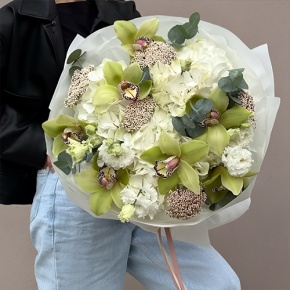 Букет "Эдем" из гортензии, орхидей, эустом, эвкалипта и озатамнуса в Протвино