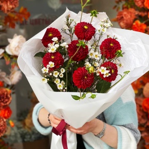 Букет "Марс" из георгин и хамелациума в Протвино