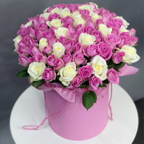 Композиция в шляпной коробке из 151 розы кения микс в Протвино