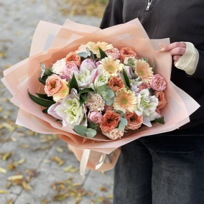 Букет "Лиссабон" из пионовидных роз, поновидных лилий и гербер  в Протвино