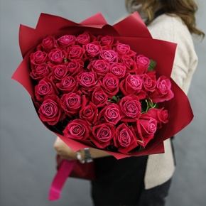 Букет из 35 малиновых роз Шангрила (50 см) в Протвино