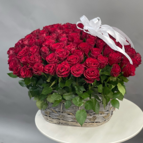 Композиция в корзине из 101 красной розы в Протвино