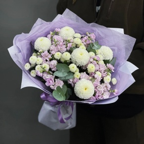 Букет "Ванила" из хризантем сантини, Момоко, эвкалипта и ароматных маттиол в Протвино