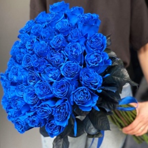 Букет из 51 синей розы Эквадор под ленту (70 см) в Протвино