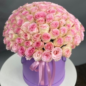 Композиция в шляпной коробке из 151 розы кения в Протвино