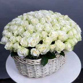 101 белая роза в корзине (40 см) в Протвино