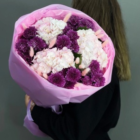 Букет "Фиалка" из гортензий и хризантем в Протвино