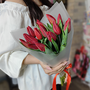 Букет из 15 красных тюльпанов в Протвино