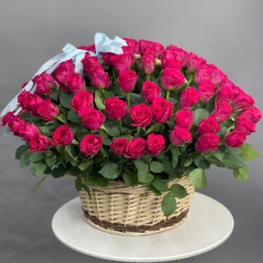 Композиция в корзине из 151 малиновой розы в Протвино