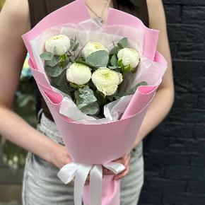 Букет-комплимент из 5 белых ранункулюсов в Протвино