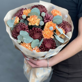 Букет "Персиковый раф" из хризантем Бигоуди, краспедии и диантусов в Протвино