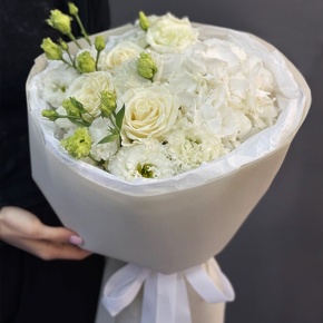 Букет "Нега" из Голландской гортензии, роз и эустом в Протвино