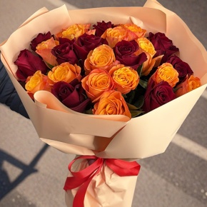 Букет "Благородный" из 27 Кенийских роз микс (40 см) в Протвино