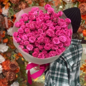 Букет из 35 малиновых кустовых пионовидных роз (60 см) в Протвино