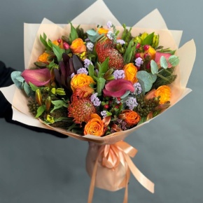 Букет "Даниэлла" из калл, роз, гиперикума, сафари, капса и лейко в Протвино
