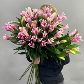 Букет из 17 розовых лилий в Протвино