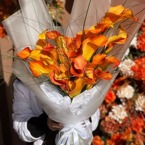 Монобукет из 21 оранжевой каллы в Протвино