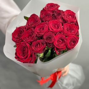 Букетик из 15 красных роз (60 см) в Протвино
