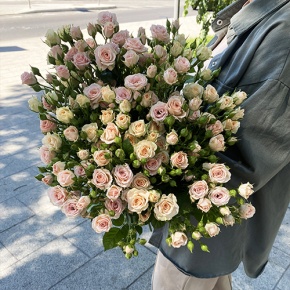 Букет из 31 кустовой розы микс (70 см) в Протвино