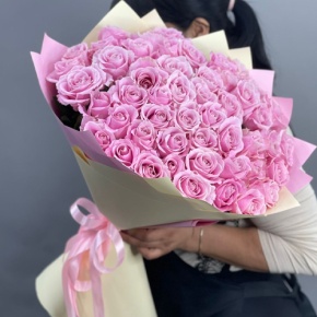 Букет из 51 пастельной розы Аваланж (60 см) в Протвино