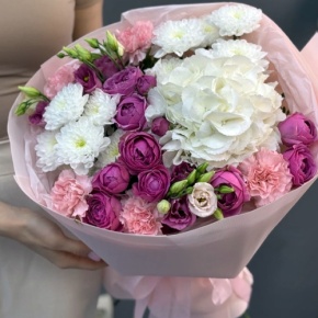 Букет "Вуаль" из хризантемы, кустовых пионовидных роз Мисти Баблз, диантусов, Голландской гортензии и эустом в Протвино