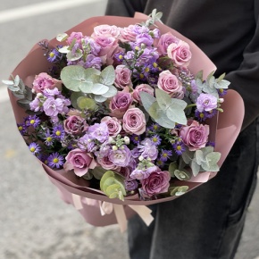 Букет "Хрустальный" из роз, астера и ароматных маттиол в Протвино