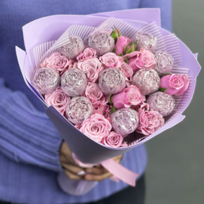 Букет из шоколадных пионов и кустовых роз в Протвино