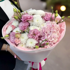 Букет "Табу" из хризантемы, Голландской гортензии и эустомы в Протвино