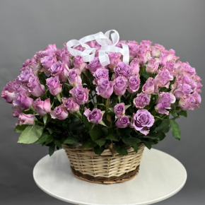 Композиция в корзине из 131 кенийской розы (40 см) в Протвино