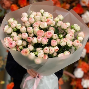 Букет из 35 нежных кустовых роз (40 см) в Протвино