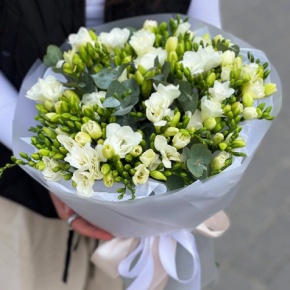 Букет из 51 белой фрезии в Протвино