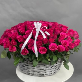 Композиция в корзине из 101 малиновой розы (40 см) в Протвино