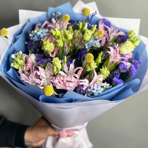 Букет "Загадка вечности" из гиацинтов, нерине, тюльпанов и оксипеталума в Протвино
