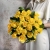 Букет из 25 лимонных роз с рускусом (40 см) в Протвино