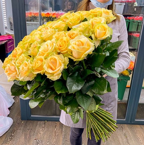 75 роз Аваланж (70 см) в Протвино