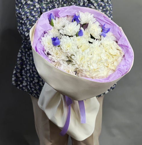 Букет "Грация" из ирисов, гортензии и кустовых хризантем в Протвино