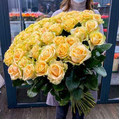 75 роз Аваланж (70 см) в Протвино