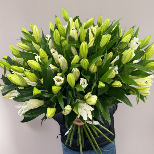 Объемный букет из 27 ароматных белых лилий в Протвино