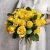 Букет из 25 лимонных роз с рускусом (40 см) в Протвино
