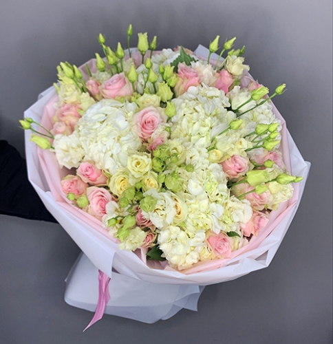 Букет "София" из гортензий, эустом и роз в Протвино
